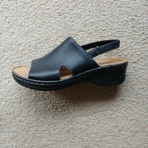 Ladies NATURAL SOUL Leather sandals (size 8 )